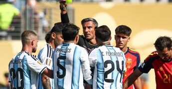 Spagna-Argentina, maxi rissa, infortuni e un rosso nella finale dei Mondiali