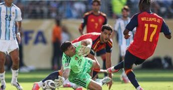 Spagna-Inghilterra, gol annullato a Nico Williams e proteste in finale Mondiali
