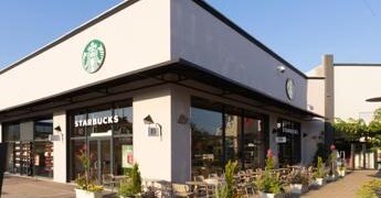 Starbucks® apre a Valmontone outlet e inaugura una nuova Coffee Experience