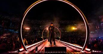 The Weeknd, la prima notte a San Siro è un’odissea nel pop futuristico