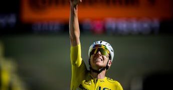 Tour de France, cinquina di Pogacar, ultima tappa a Van der Poel