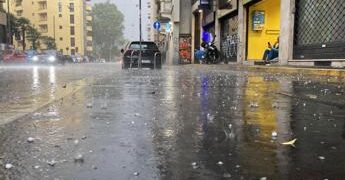 Tregua dal caldo record, inizia il maltempo estremo con temporali e grandine: come cambia il meteo