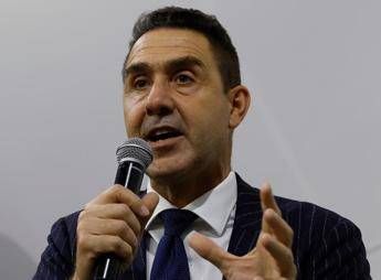 Vannacci relatore al seminario della polizia a Torino, scoppia la polemica