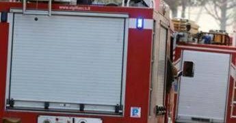 Vasto incendio a Piana del Sole, chiusa la Roma-Fiumicino