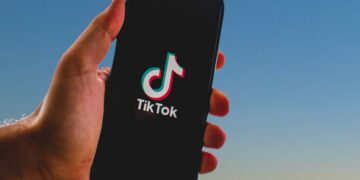 TikTok per i brand italiani: la lettura di DB Agenzie Italia su un canale che divide