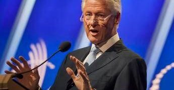 80 anni Bill Clinton, il cardiologo: “Dopo bypass dieta Veg e nuova vita, esempio per pazienti”