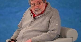 Addio a Francesco Guccini, il cantautore morto a 86 anni