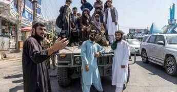 Afghanistan, cinque anni fa cadeva Kabul: la ‘pace’ dei Talebani in un’emergenza senza fine