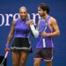 Alcaraz show al ritorno in campo con Serena Williams: super debutto per la coppia da sogno, poi il ko contro Cobolli