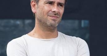 Alessandro Di Battista, neurochirurgo italiano a Miami: “Potrebbe venire qui, invece, che tornare in aereo a Roma”