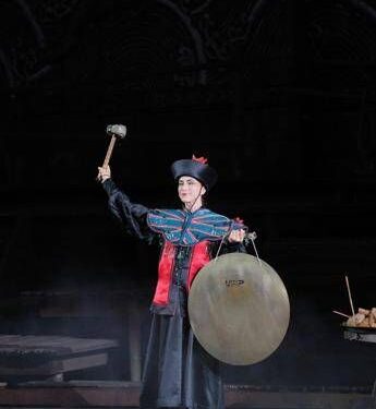 All’Arena di Verona la plastica riciclata diventa un costume di alta sartoria