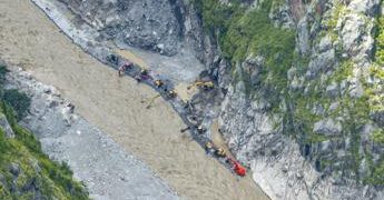 Alluvione in Nepal, oltre 900 morti. 933 lavoratori intrappolati in tunnel di sistemi idroelettrici