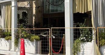 Attentato a Mosca, 5 morti e 19 feriti. L’ambasciata russa in Italia: “Salvo lo chef napoletano e la sua brigata”