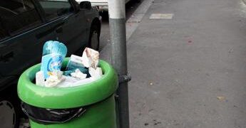 Bari, vince un milione ma butta il biglietto: recuperato tra i rifiuti