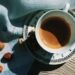 Caffè al bar, i prezzi aumentano ma non è colpa della materia prima. La classifica delle città più care
