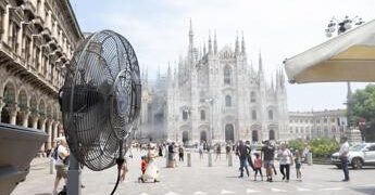 Caldo, il trucco contro l’umidità in casa usando… un cucchiaio