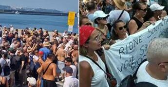 Campi Flegrei, esplode la protesta dopo il terremoto: porto di Pozzuoli bloccato