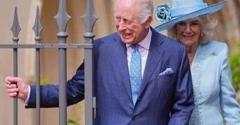 Carlo e Camilla, così la distanza tiene vivo l’amore: weekend separati per non annoiarsi
