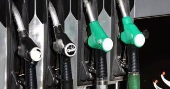 Caro carburanti, prezzo medio self benzina a 2,155 euro e gasolio a 2,340