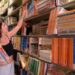 Caro libri, emergenza rincari alla vigilia del rientro a scuola: “Fino a 1200 euro tra zaini e testi”