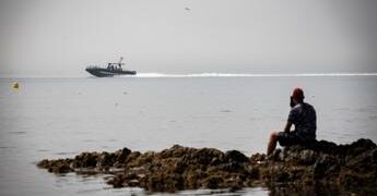 Ceuta, migranti dal Marocco arrivati a Gibilterra. El Mundo: “Venti persone bloccate”