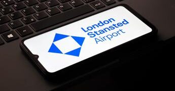 Cyberattacco aeroporti nel Regno Unito, hacker chiedono un riscatto