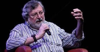 Da ‘L’avvelenata’ a ‘La locomotiva’, le dieci canzoni con cui Guccini ha raccontato l’Italia