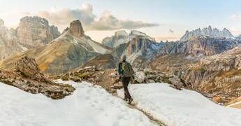Dalle distorsioni alla caviglia alla lombalgia, tutte le insidie del trekking in montagna