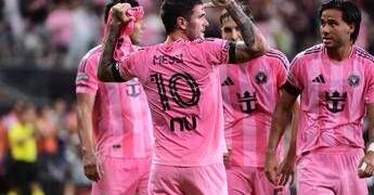 De Paul, gol e ‘abbraccio’ a Messi per la morte del papà: il tributo da brividi in Mls