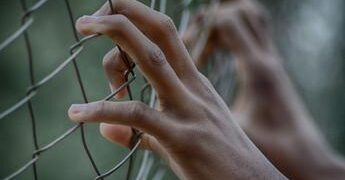Detenuto evade dal circuito di alta sicurezza del carcere di Augusta: ricerche in corso