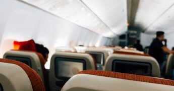 Dieci ore chiusi in aereo, il volo da incubo a Bologna a Malaga
