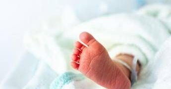 Diventa mamma a 62 anni: “La mia famiglia non ci credeva”