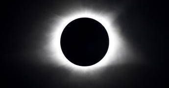 Eclissi, ecco dove si vedrà meglio in Italia e con il buio lo spettacolo delle ‘stelle cadenti’