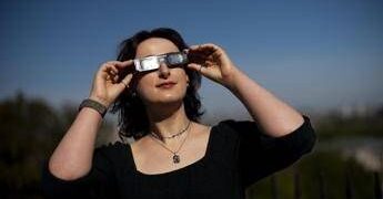 Eclissi totale, oggi lo spettacolo astronomico: ecco dove il sole sarà completamente oscurato