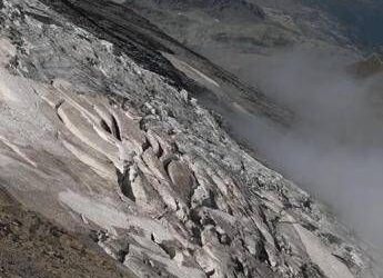 Emergenza climatica, Legambiente: “Ghiacciai delle Alpi francesi a rischio: perso il 35% del volume dal 2000”