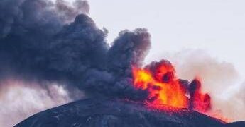 Eruzione Etna, Ingv: “Impossibile stimare quanto durerà”
