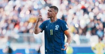 Eterno Dzeko, a 40 anni arriva il rinnovo con lo Schalke 04