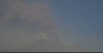Etna in eruzione, oggi ancora disagi all’aeroporto di Catania: voli in arrivo sospesi fino alle 19