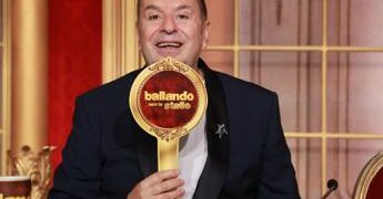 Fabio Canino lascia ‘Ballando con le stelle’ e si candida a Mediaset: “Dopo 17 anni è tempo di fare altre cose”
