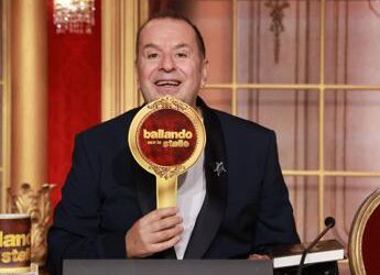 Fabio Canino lascia ‘Ballando con le stelle’ e si candida a Mediaset: “Dopo 17 anni è tempo di fare altre cose”