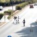 Far west a Milano, rissa con spranghe e bottiglie in centro: caos tra le auto