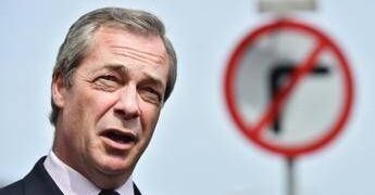 Farage contro tutti a Clacton: 34 candidati (con Count Binface) e una maxi scheda elettorale
