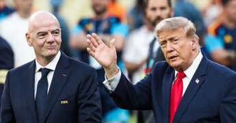 Fifa, Infantino trema e chiede aiuto a Trump (che non risponde)