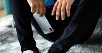 Francia, Corte Costituzionale boccia divieto uso social per i minori under 15
