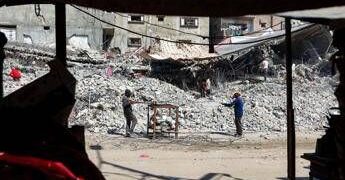 Gaza, Netanyahu: “Ritiro dopo disarmo Hamas”. Inviato Usa: “Israele non ostacoli piano per cessate il fuoco”