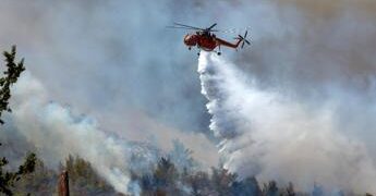 Grecia, due elicotteri si scontrano in volo: erano impegnati nella lotta agli incendi