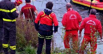 Grosseto, uomo trovato morto in un laghetto artificiale: era scomparso da casa