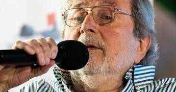 Guccini, Meloni: “Livoroso con me, ma continuo a cantare le sue canzoni. Lo ringrazio per averci regalato emozioni”
