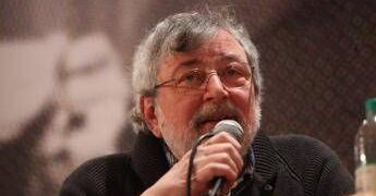 Guccini, a Pavana i funerali in forma privata