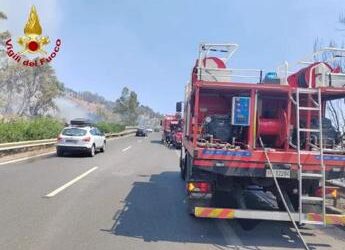 Incendio in Sicilia, fiamme a Taormina: minacciate abitazioni